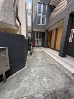 【その他共用部分】 | 茗荷谷駅より徒歩３分　玄関は奥にありますので、人通りは気になりません