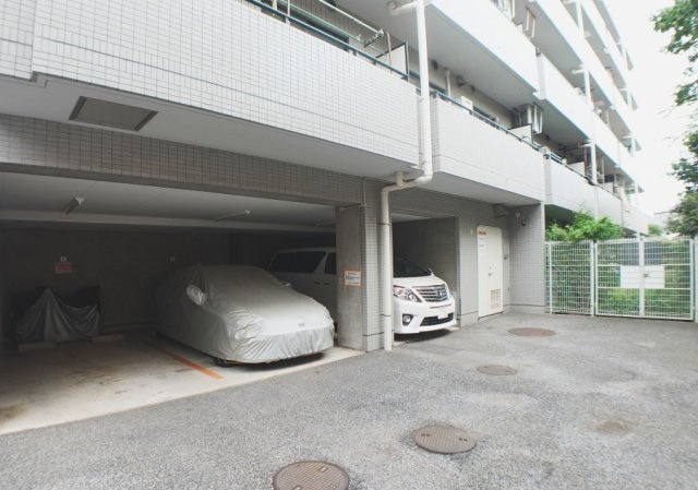 藤和シティコープ西新井の駐車場