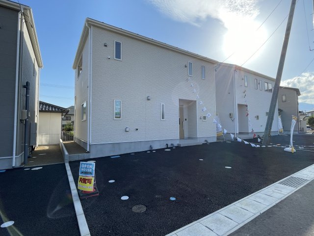 新築戸建・建売　福島市町庭坂一本杉 CRADLE GARDEN　全4棟の外観|運転が苦手が方でも安心して駐車ができる前面道路、幅員です！