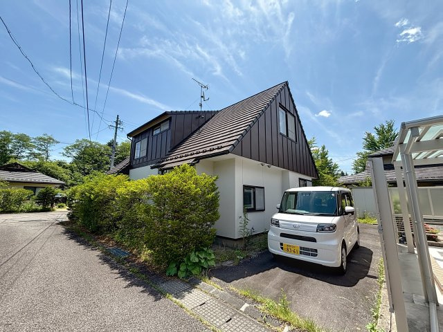 吹き抜けるミドリの風の駐車場|駐車場完備です