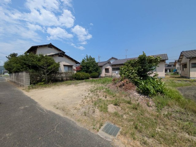 倉敷市福田町古新田 土地の外観|◆建築はできませんが地続きで約52坪ほどの土地も売買対象です。