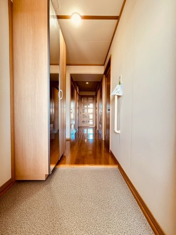 県営伊川谷第2高層住宅2号棟の玄関