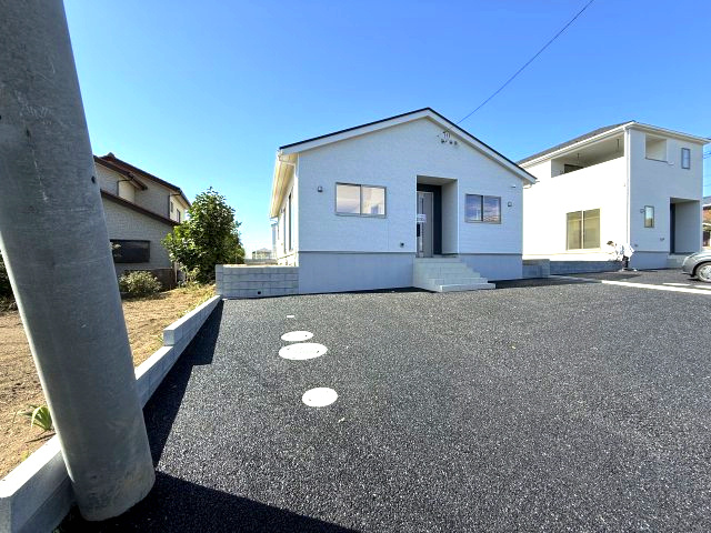 クレイドルガーデン前橋市富士見町時沢第10　2号棟（平屋）の駐車場|駐車場もキレイに整備されています。３台以上駐車可能です。