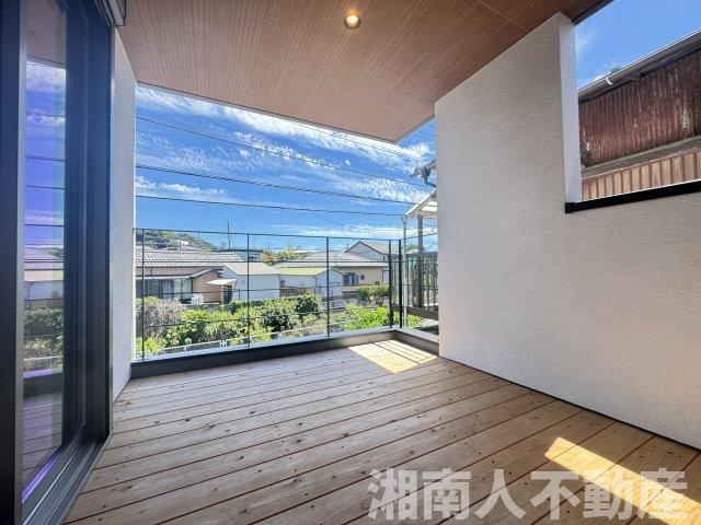 鎌倉市腰越３丁目３１－５新築戸建のバルコニー|暖かな日差しのふりそそぐバルコニー