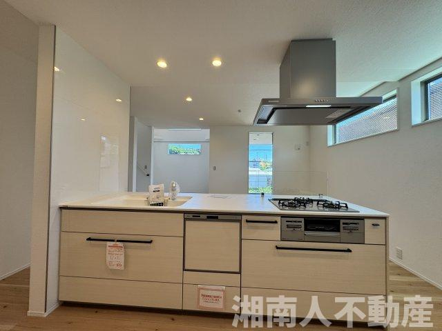 鎌倉市腰越３丁目３１－５新築戸建のキッチン|コンパクトなキッチンで掃除もラクラク