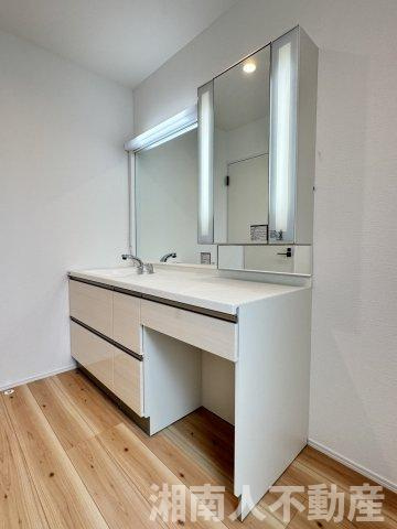 鎌倉市腰越３丁目３１－５新築戸建の独立洗面台|朝の支度にも助かる、独立の洗髪洗面化粧台