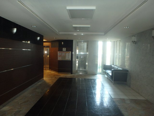 アルファステイツ中庄駅前IIIのエントランス