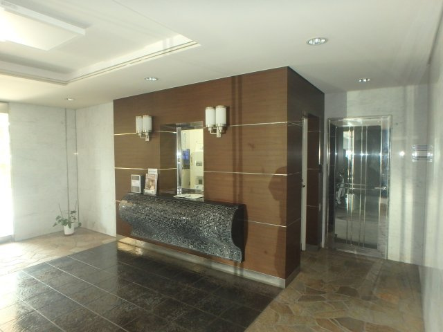 アルファステイツ中庄駅前IIIのエントランス