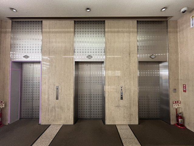 水道橋ビルのエントランス