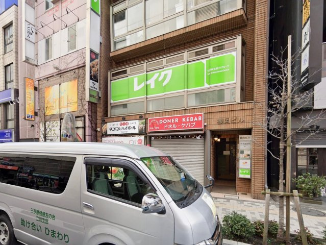 櫻岡ビルのエントランス