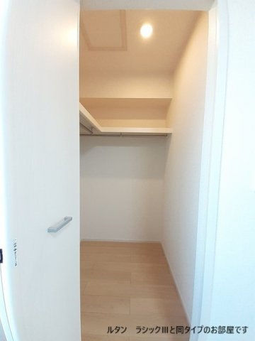 大野城市仲畑１丁目のアパートの収納