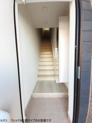 大野城市仲畑１丁目のアパートの玄関