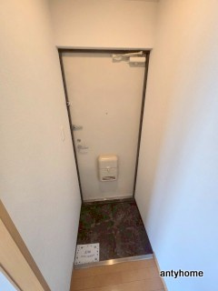グランアムール　仲介手数料無料の玄関