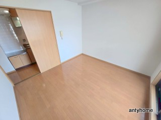 グランアムール　仲介手数料無料の居間・リビング