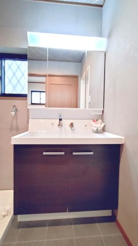 東石切町中古戸建の独立洗面台