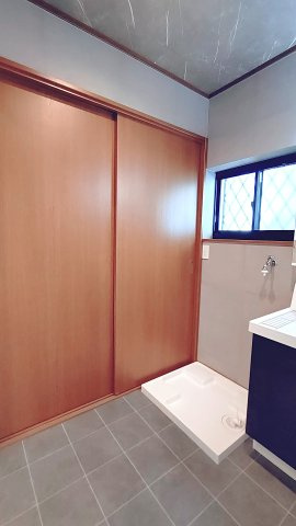 東石切町6丁目中古戸建のランドリースペース