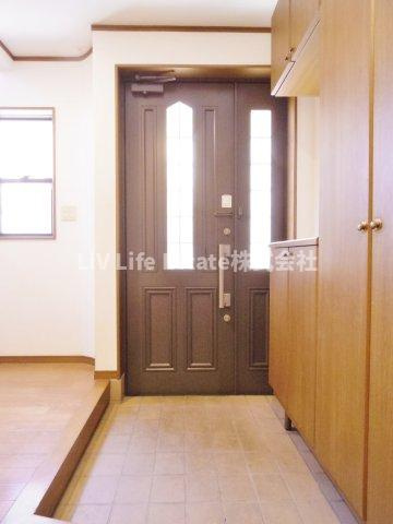 狭山４丁目貸家の玄関