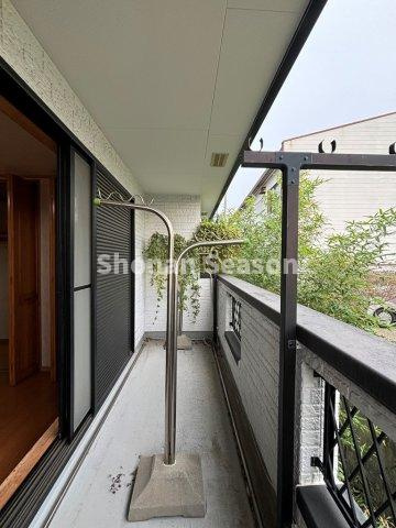 【バルコニー】 | 陽光溢れる南向きバルコニーは、洗濯物やお布団が気持ちよく乾きます♪