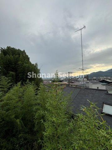 【展望】 | 毎日の通勤・通学時間をグッと短縮できる、ご好評の駅チカ物件です♪　
小田急線「伊勢原」駅徒歩１３分！小学校近く、お買い物便も良好ですよ。