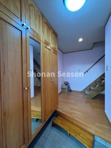 【玄関】 | 身だしなみチェックもバッチリ！シューズBOXはミラー付きです♪