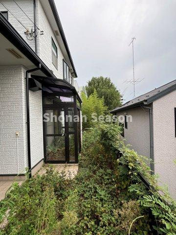 【現地画像あり】伊勢原市板戸　中古戸建　89.94坪の庭|マイナスイオンたっぷり！アウトドアリビングが満喫できる、広いお庭◎
充実の余暇が過ごせますよ♪