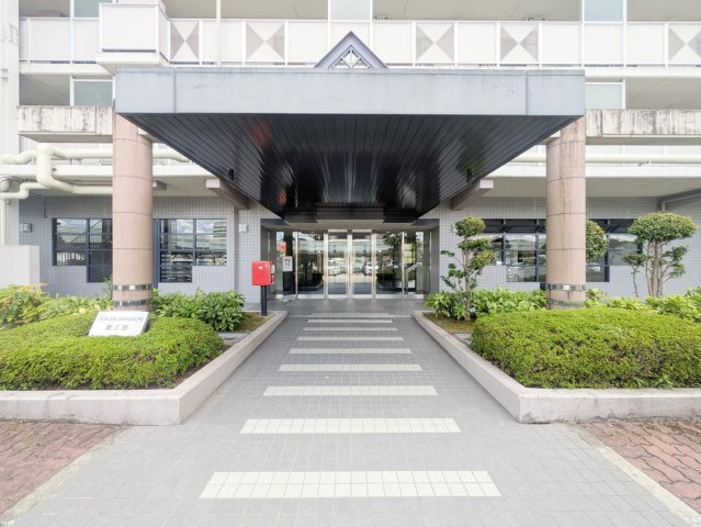 トーカンマンション新三田C棟のエントランス|24時間管理人さんがいるので安心