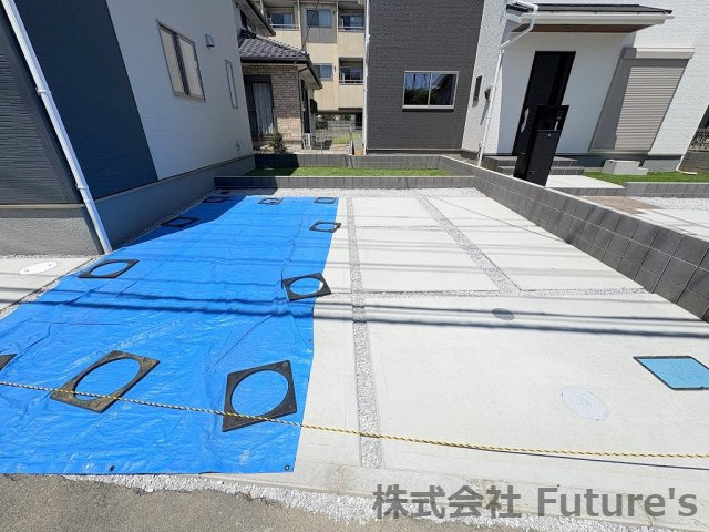 三郷市新和1丁目　新築戸建　全2棟　1号棟の駐車場|カースペース並列2台駐車可能