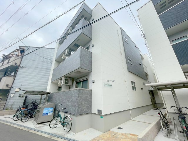 フジパレス十三北１番館の外観