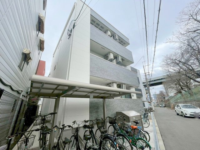 フジパレス十三北１番館の外観