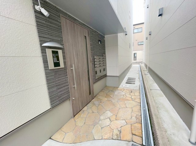フジパレス十三北１番館のエントランス