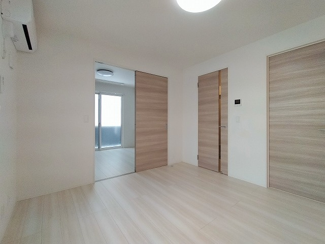 神戸市兵庫区七宮町１丁目のアパートの居間・リビング