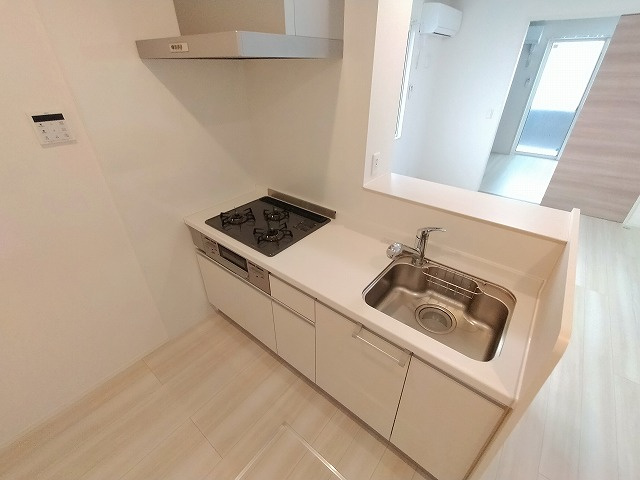 神戸市兵庫区七宮町１丁目のアパートのキッチン|システムキッチン（ガス3口）