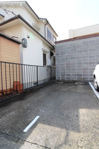 ピュアコート潮見が丘の駐車場