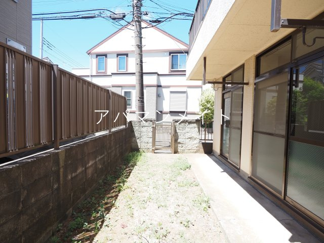 【バルコニー】 | コートヒルズ | お部屋の前のスペースで洗濯物が干せます