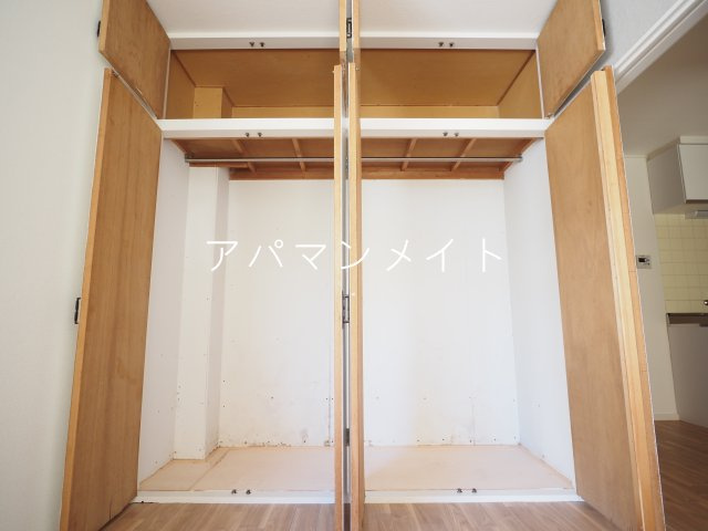 【収納】 | コートヒルズ | 角の洋室の収納です