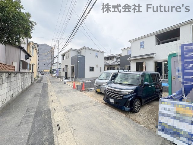 三郷市新和1丁目　新築戸建　全2棟　2号棟の前面道路含む現地写真|前面道路含む現地写真です。
