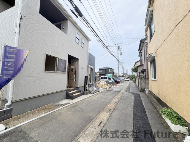 三郷市新和1丁目　新築戸建　全2棟　2号棟の前面道路含む現地写真|前面道路含む現地写真です。