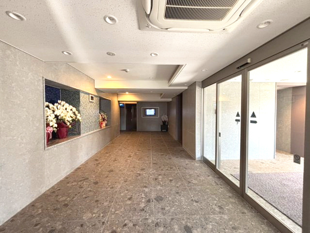 ウィザースレジデンス盛岡サザンテラス（新築未入居）のエントランス|落ち着いた上品な雰囲気です。
