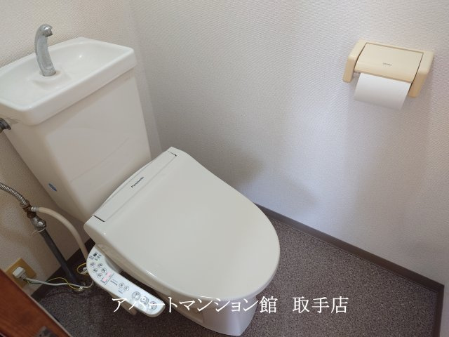 プラドールのトイレ