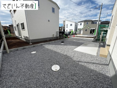 【駐車場】 | Livele Garden.S久喜市栗橋東　【平屋】新築住宅 | ≪3号棟≫駐車３台以上可能なスペースがあります。
現地(2025年11月撮影)