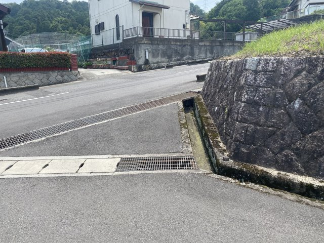 西条市下島山甲220-122の外観