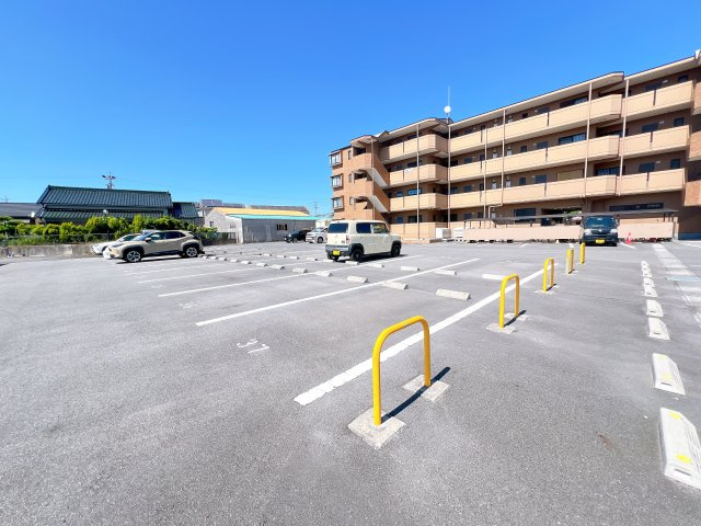 プライマリー三大の駐車場