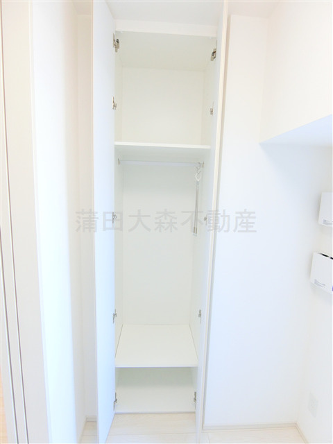 クレストコート池上の設備|洋室3.4帖の収納　クローゼット