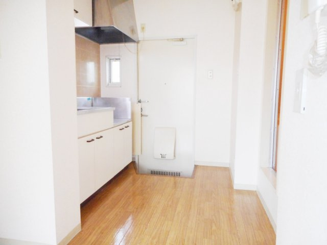 シャルムⅡのキッチン|別号室の参考写真です。