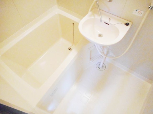 シャルムⅡの浴室|別号室の参考写真です。