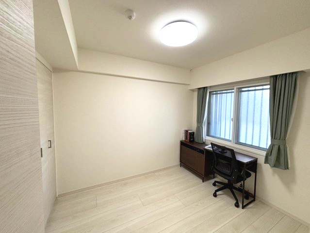 ウィザースレジデンス盛岡サザンテラスの洋室|(2）は5.5帖です。