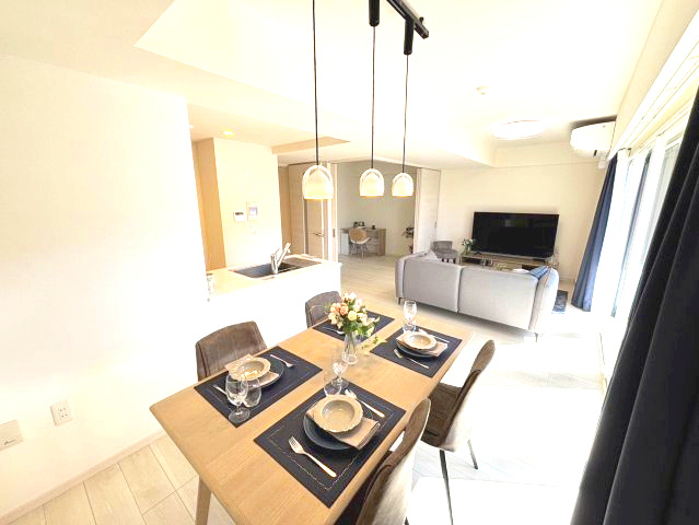 ウィザースレジデンス盛岡サザンテラスのダイニング|食事スペースとリラックスする空間を分けて使えます。