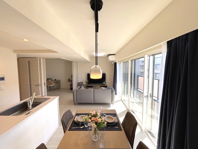 ウィザースレジデンス盛岡サザンテラスのダイニング|キッチンからダイニングに料理も運びやすいです。