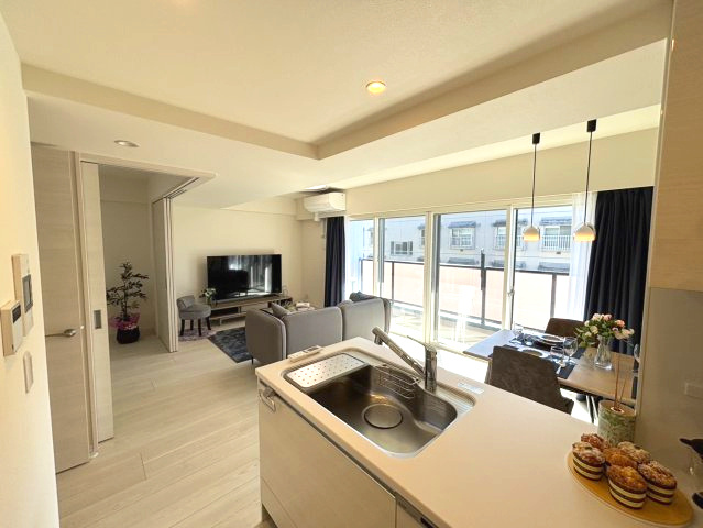 ウィザースレジデンス盛岡サザンテラスのキッチン|広々したオープンキッチンで会話も弾みます。