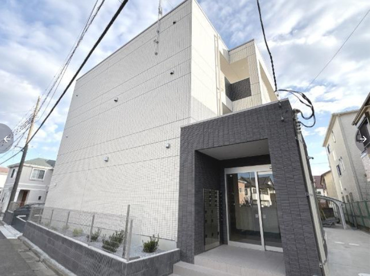 Luminous coatのエントランス|建築現場